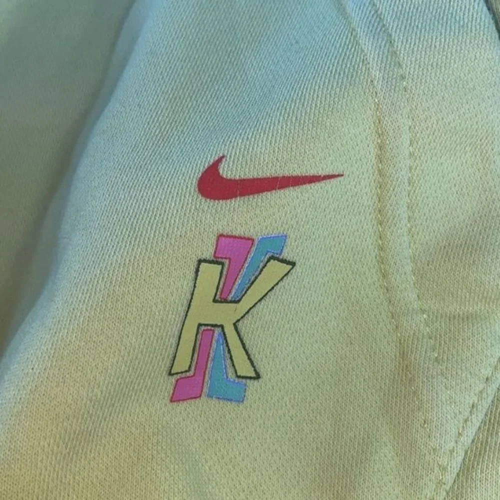 SOLD - Nike x Kyrie Irving Spongebob Pullover Hoodie - Picture 8 of 10
